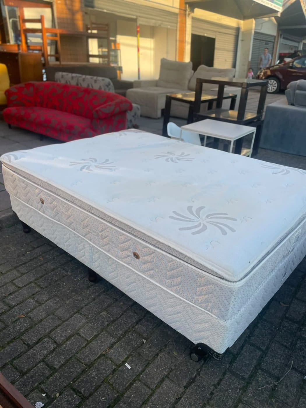 Cama box casal com colchão, estado Seminovo