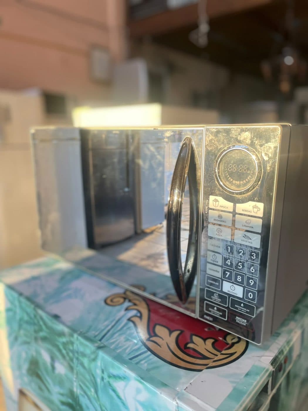 Micro-ondas com porta espelhada, estado Seminovo