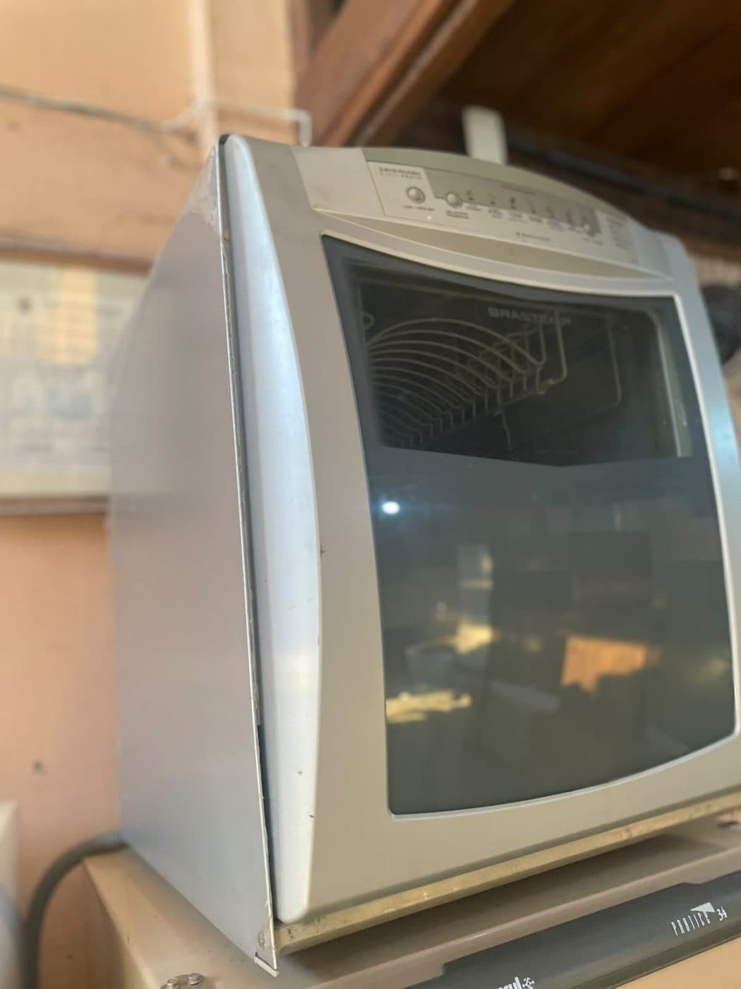 Micro-ondas com porta abaulada, estado Usado